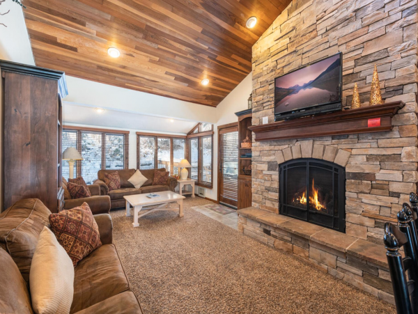 Walk to lift Vacation Condo Three Bedroom in Park City